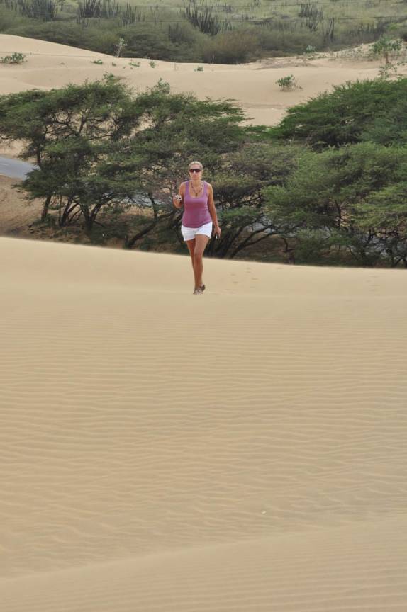 Subindo as dunas de Médanos de Coro, na entrada da península de Paraguaná, no noroeste da Venezuela